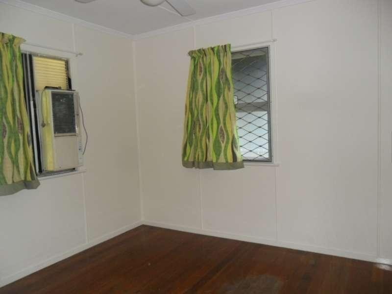 4 Teresa Easement, Labrador QLD 4215