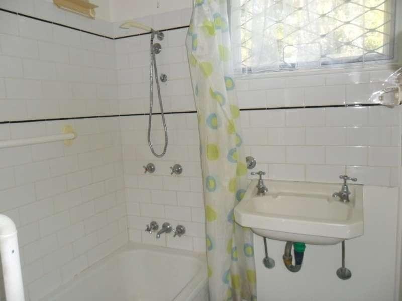 4 Teresa Easement, Labrador QLD 4215