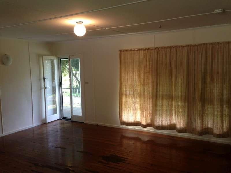 4 Teresa Easement, Labrador QLD 4215