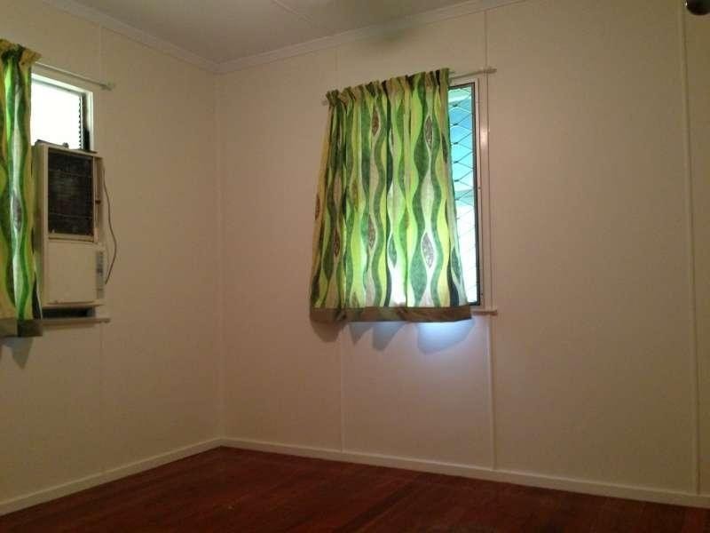 4 Teresa Easement, Labrador QLD 4215
