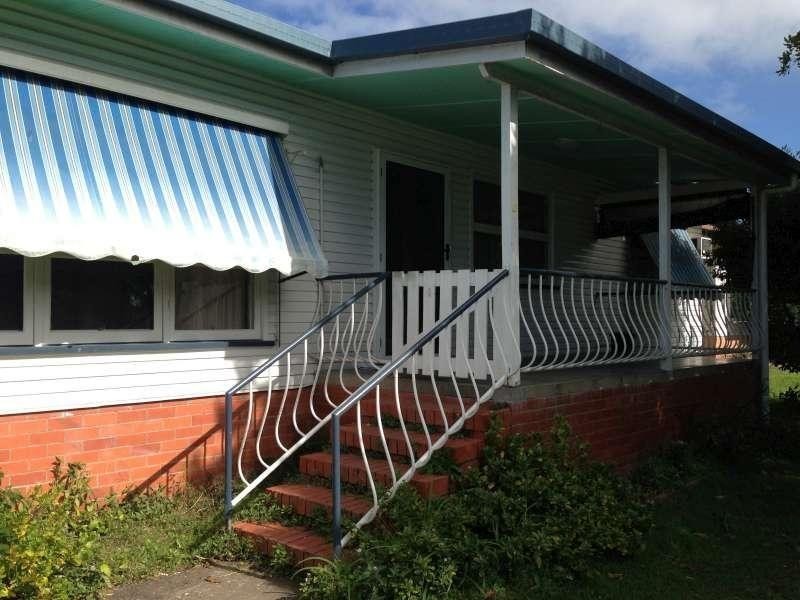 4 Teresa Easement, Labrador QLD 4215