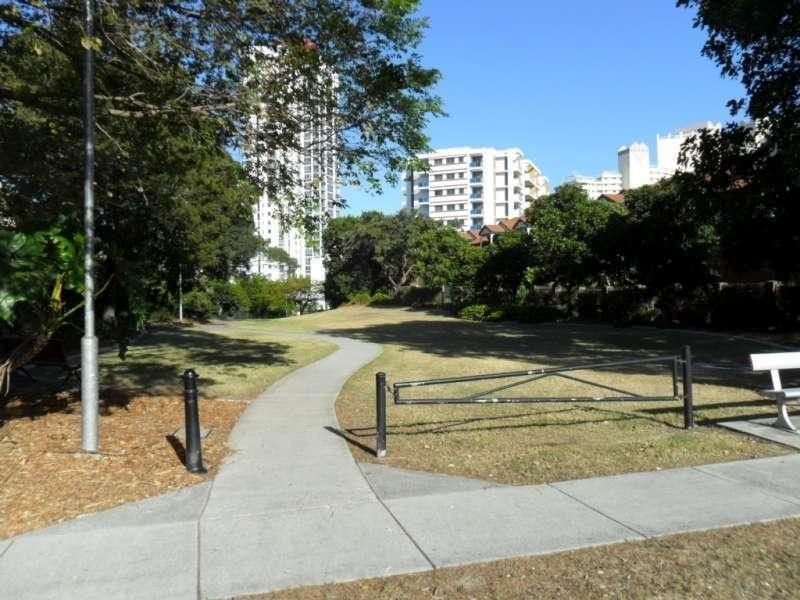 4/64 Bauer Street, Southport QLD 4215