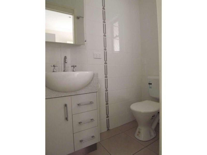 12B Jarmo Crescent, Southport QLD 4215