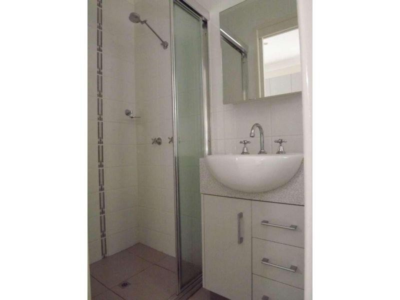 B/12 Jarmo Crescent, Southport QLD 4215