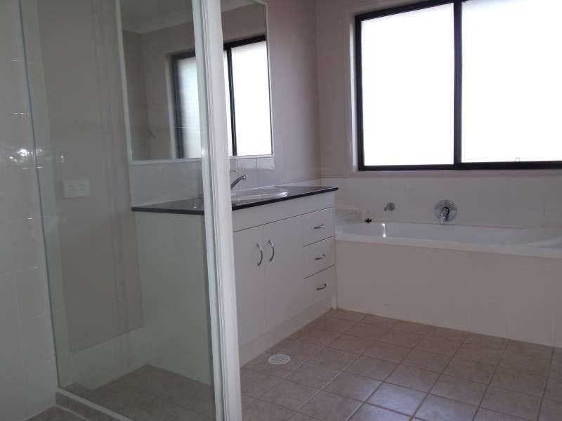 1/4 Gannon Way, Upper Coomera QLD 4209