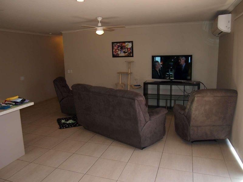 1/12 Senate Street, Labrador QLD 4215