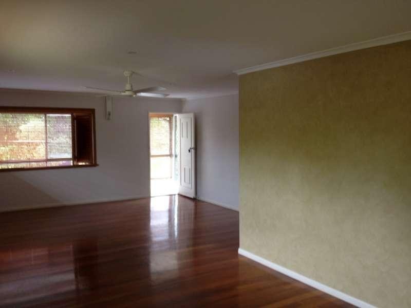 16 Caroline Avenue, Southport QLD 4215