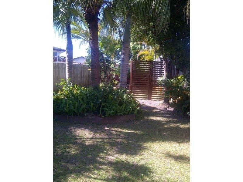 16 Caroline Avenue, Southport QLD 4215