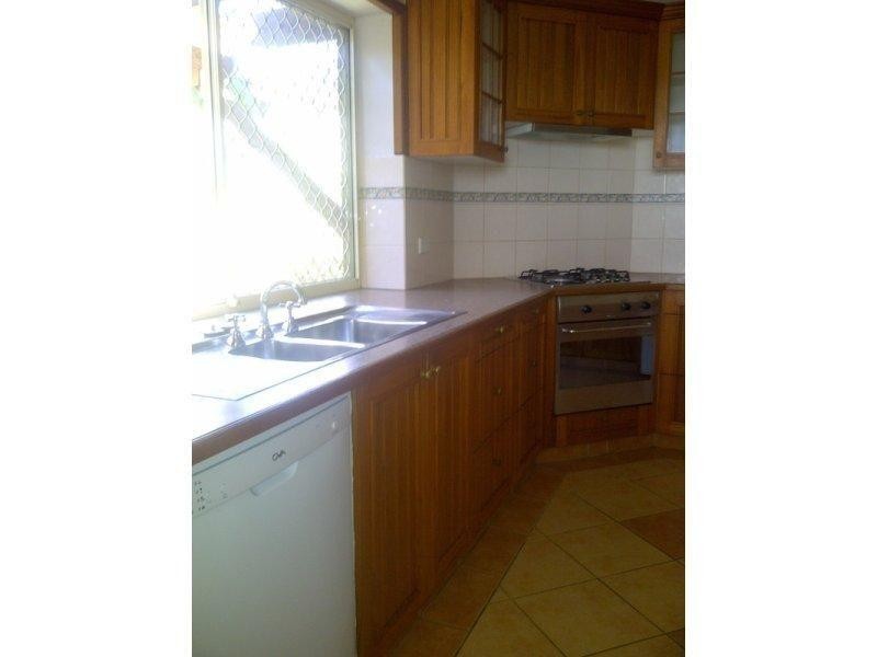 16 Caroline Avenue, Southport QLD 4215