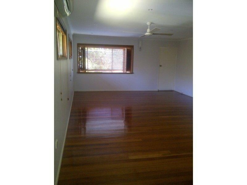 16 Caroline Avenue, Southport QLD 4215