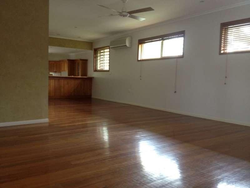 16 Caroline Avenue, Southport QLD 4215