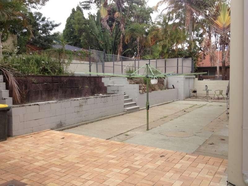 5 Enid Avenue, Southport QLD 4215