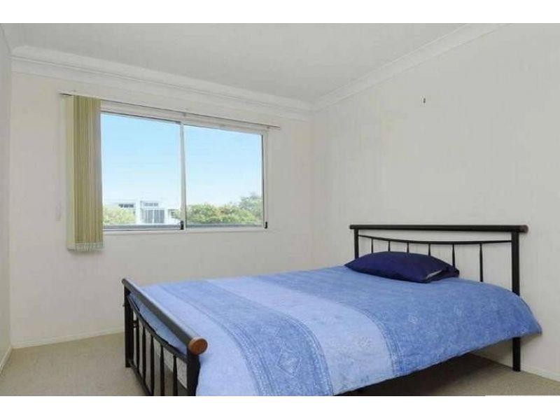 1/12 Oleander Avenue, Biggera Waters QLD 4216