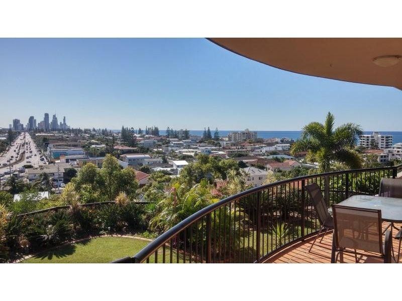 17A Great Hall Drive, Miami QLD 4220