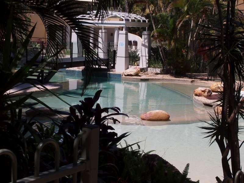 17A Great Hall Drive, Miami QLD 4220