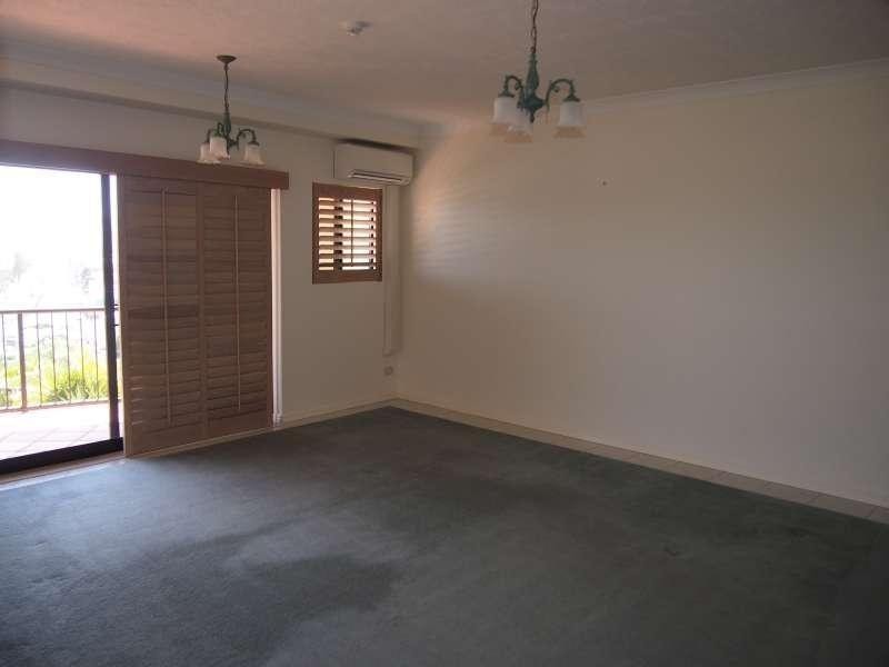 17A Great Hall Drive, Miami QLD 4220