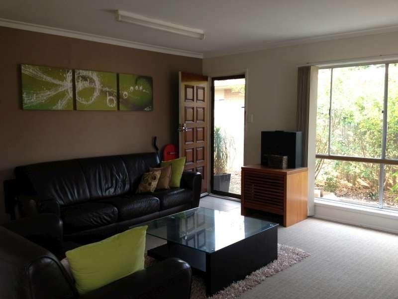 18 Vatakoula Parade, Mermaid Waters QLD 4218