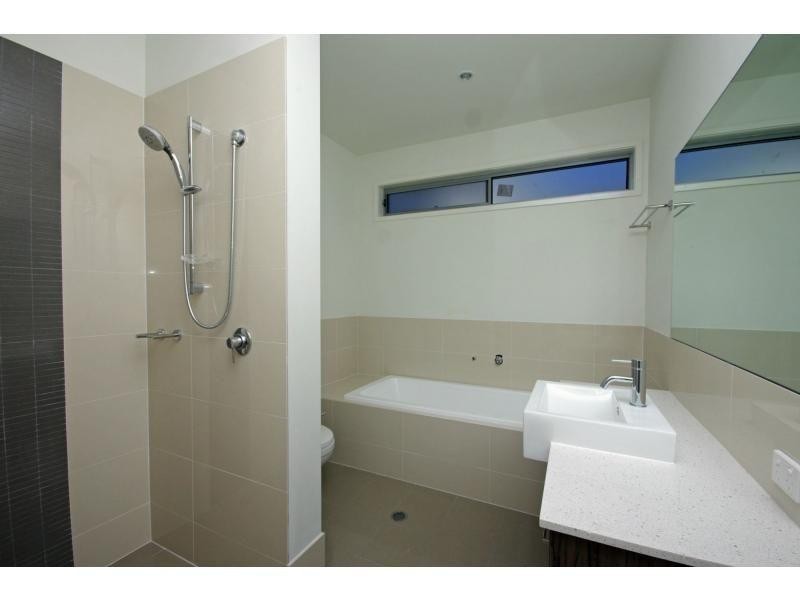 2/132 Eugaree Street, Southport QLD 4215