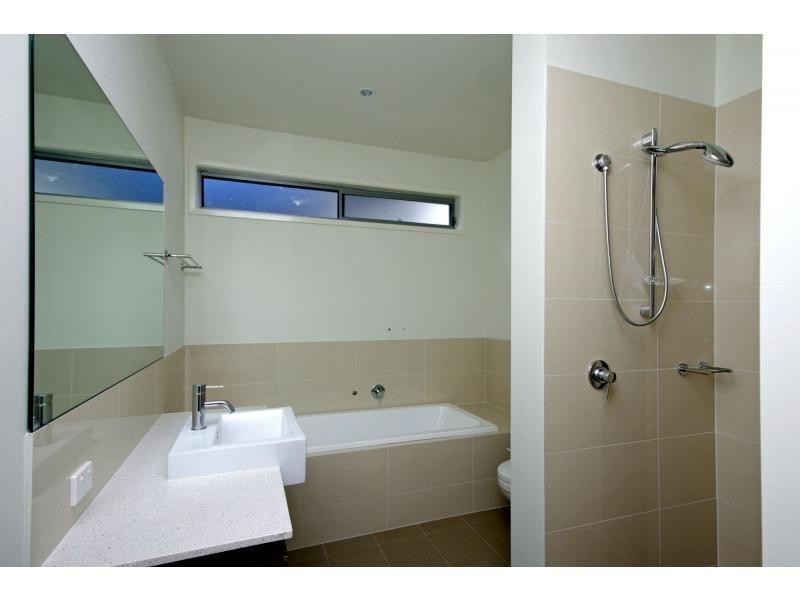 2/132 Eugaree Street, Southport QLD 4215