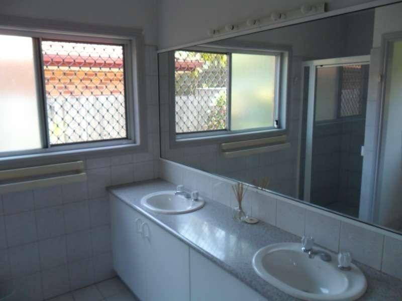 27 Ballybunion Drive, Parkwood QLD 4214