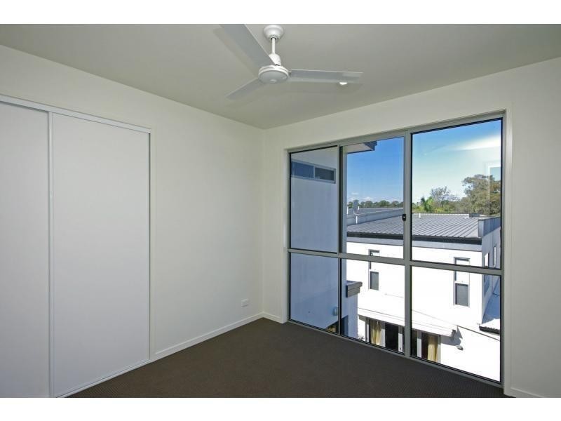3/132 Eugaree Street, Southport QLD 4215