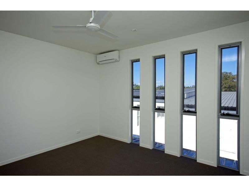 3/132 Eugaree Street, Southport QLD 4215