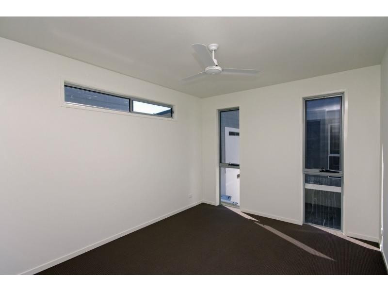 3/132 Eugaree Street, Southport QLD 4215