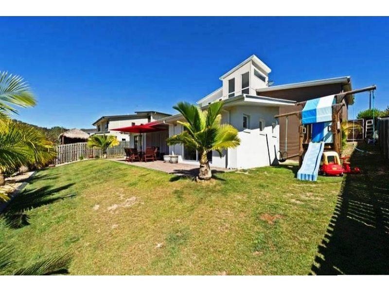 16 Apollo Place, Oxenford QLD 4210