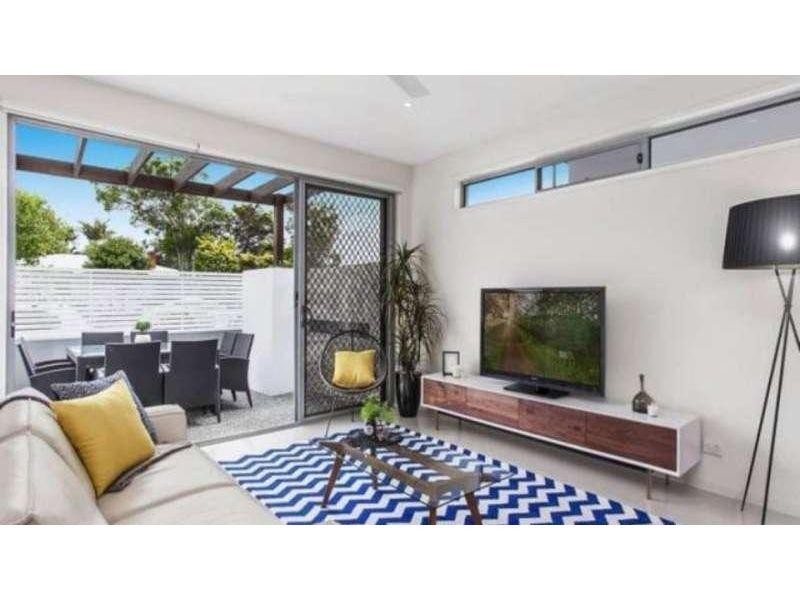 1/132 Eugaree Street, Southport QLD 4215