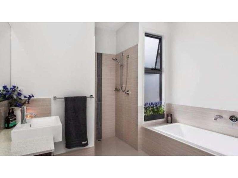 1/132 Eugaree Street, Southport QLD 4215