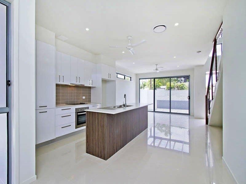 1/132 Eugaree Street, Southport QLD 4215