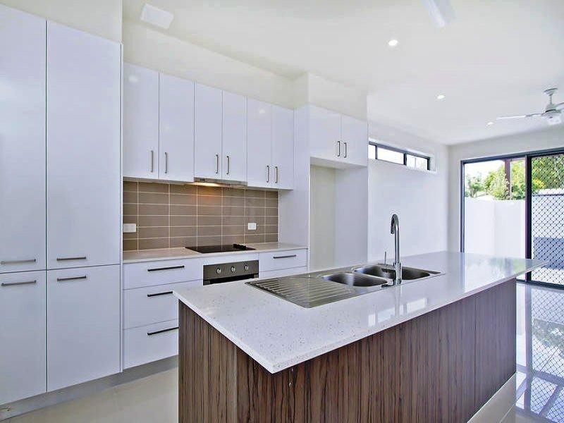 1/132 Eugaree Street, Southport QLD 4215
