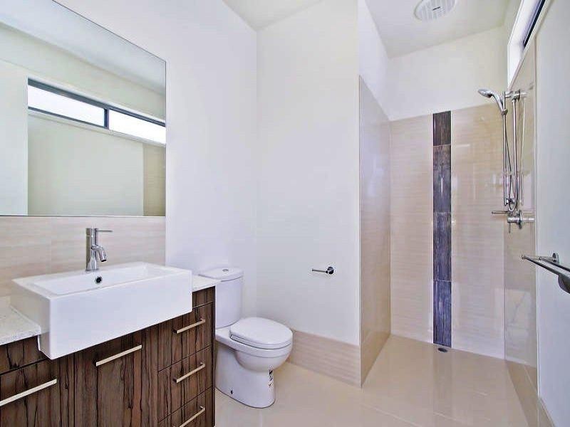 1/132 Eugaree Street, Southport QLD 4215