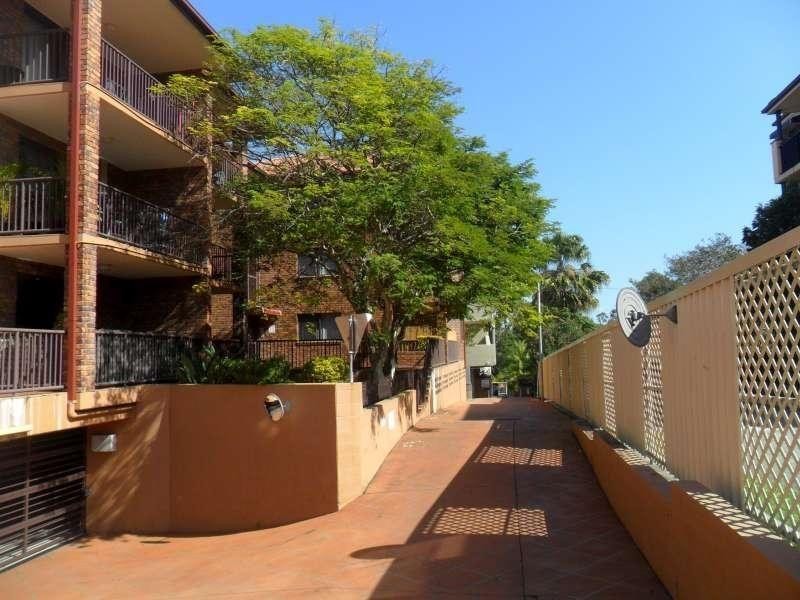 2/146 High Street, Southport QLD 4215