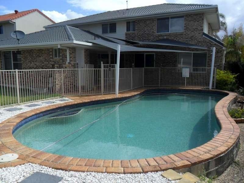 4 Clubhouse Drive, Arundel QLD 4214