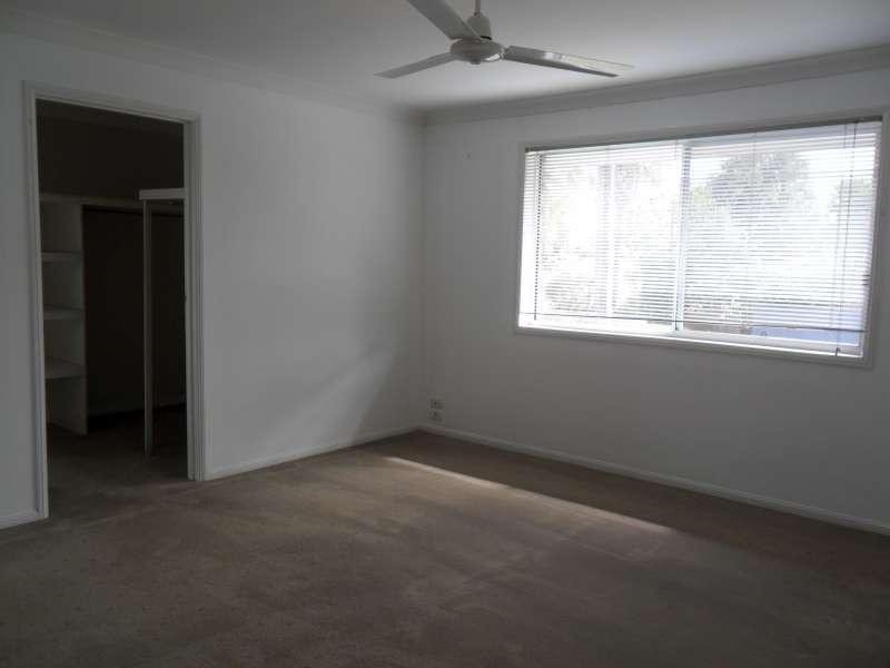 4 Clubhouse Drive, Arundel QLD 4214