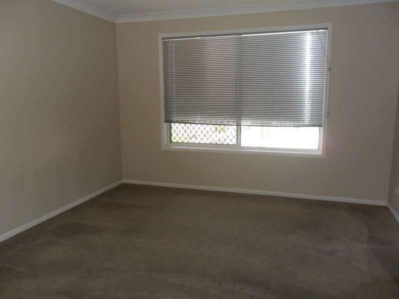 4 Clubhouse Drive, Arundel QLD 4214
