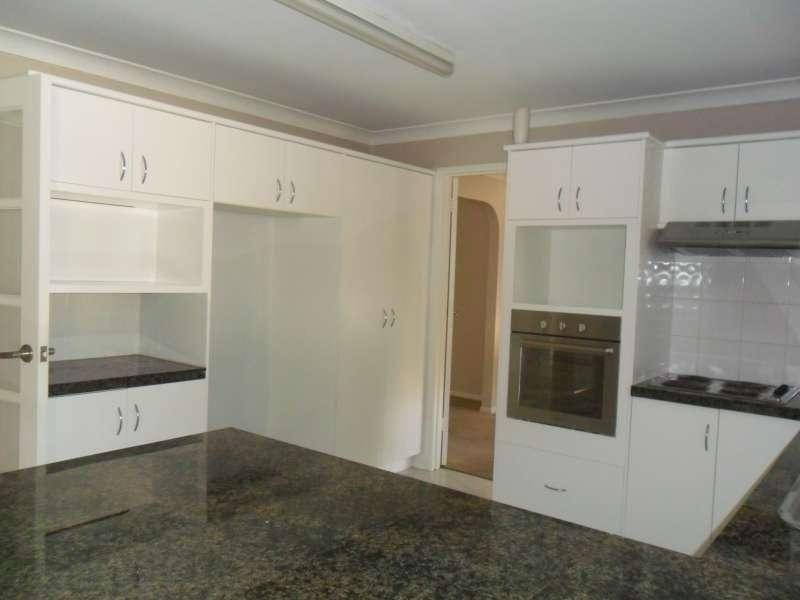 4 Clubhouse Drive, Arundel QLD 4214