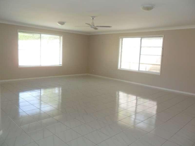 4 Clubhouse Drive, Arundel QLD 4214