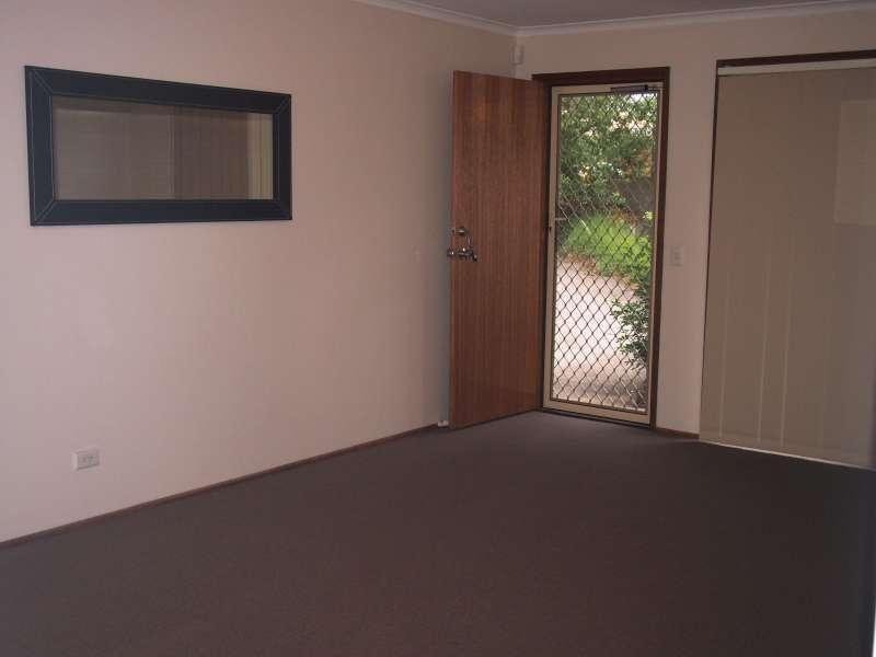 2/13 Ruth Anne Close, Labrador QLD 4215