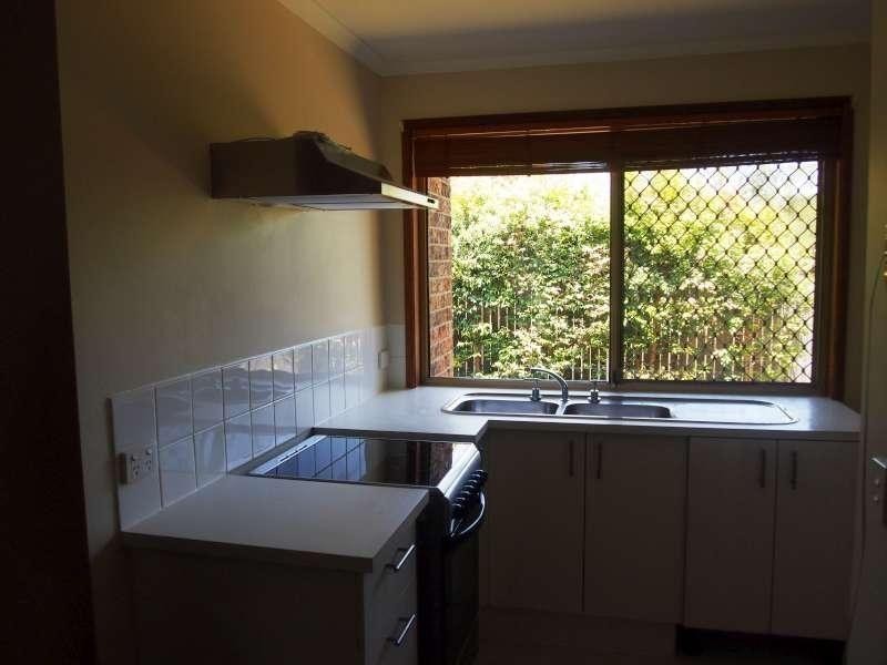 2/13 Ruth Anne Close, Labrador QLD 4215