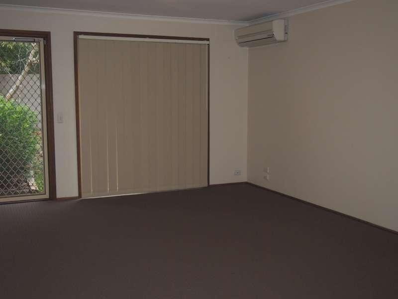 2/13 Ruth Anne Close, Labrador QLD 4215