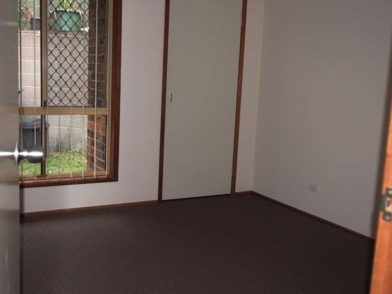 2/13 Ruth Anne Close, Labrador QLD 4215