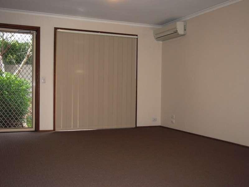 2/13 Ruth Anne Close, Labrador QLD 4215