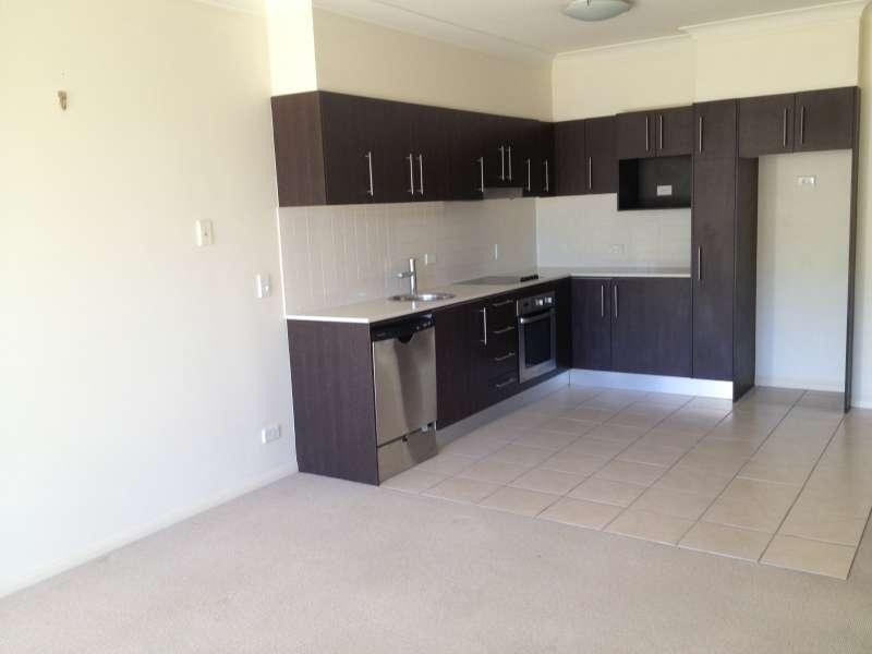 8/5 Carey Lane, Southport QLD 4215