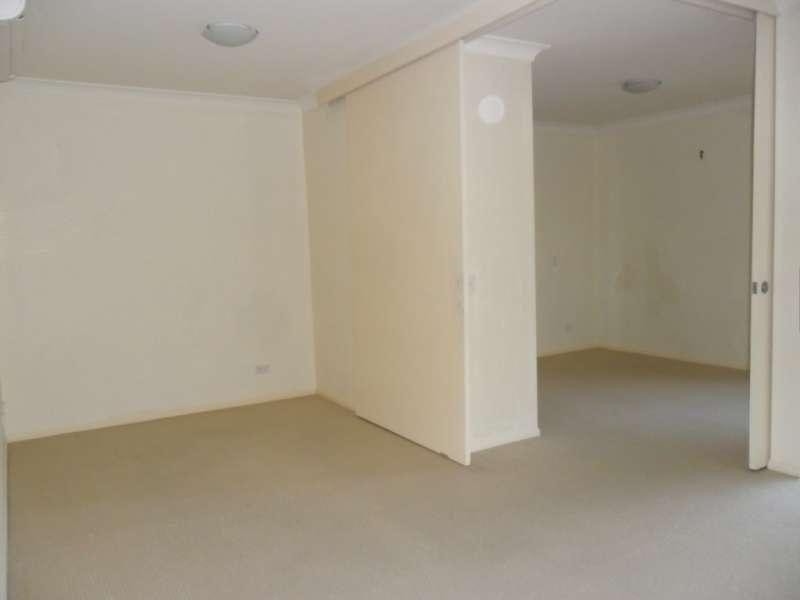 8/5 Carey Lane, Southport QLD 4215