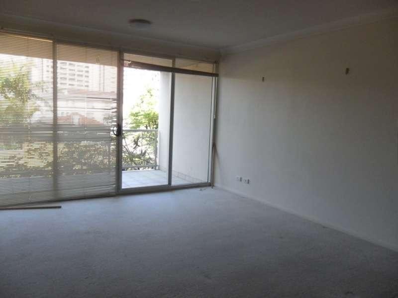 8/5 Carey Lane, Southport QLD 4215