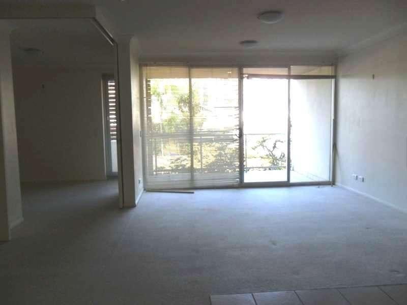 8/5 Carey Lane, Southport QLD 4215