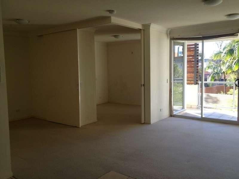 8/5 Carey Lane, Southport QLD 4215