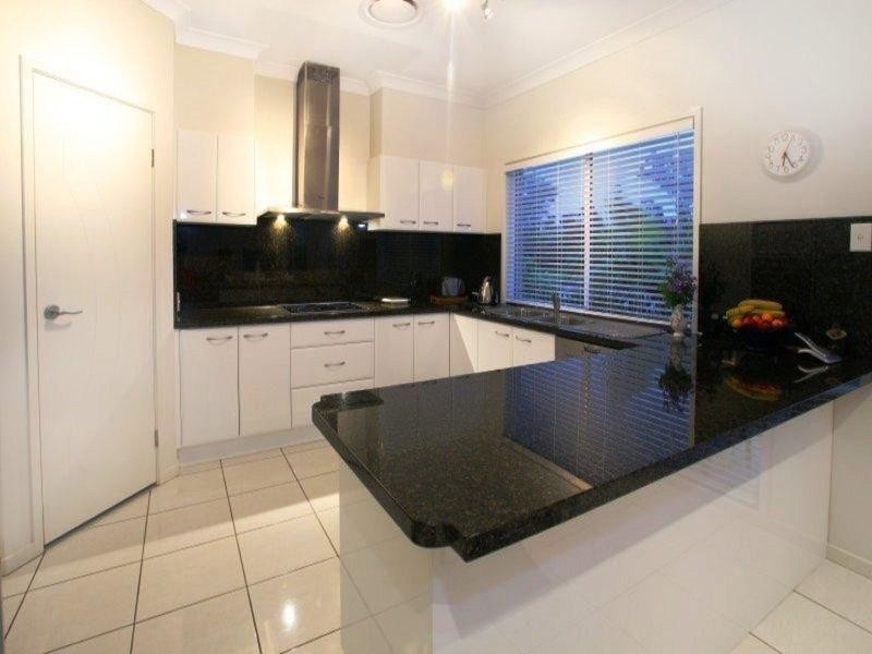 17 Valetta Crescent, Varsity Lakes QLD 4227